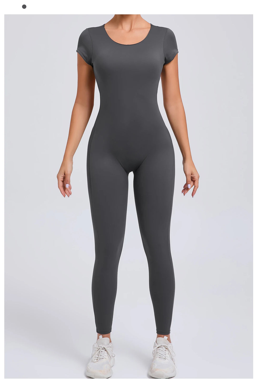 Mono deportivo con espalda descubierta