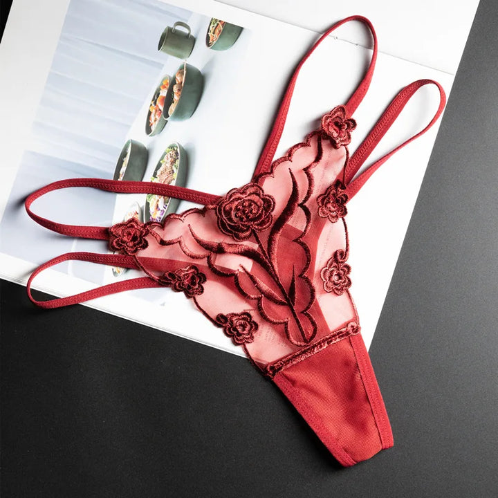 Tanga de malla con bordado de rosas