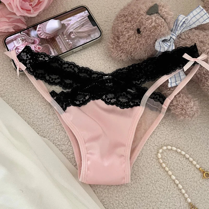 Braguita de raso con ribete de encaje