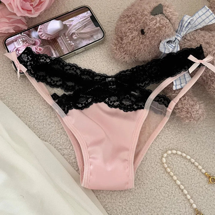 Braguita de raso con ribete de encaje