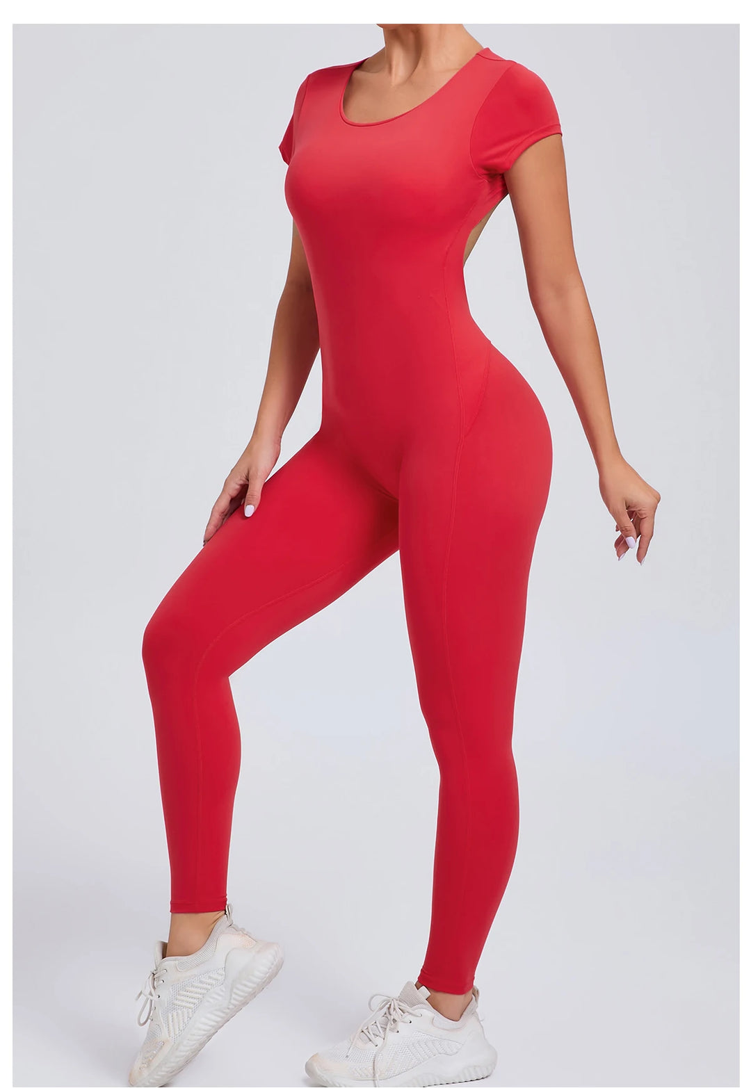 Mono deportivo con espalda descubierta