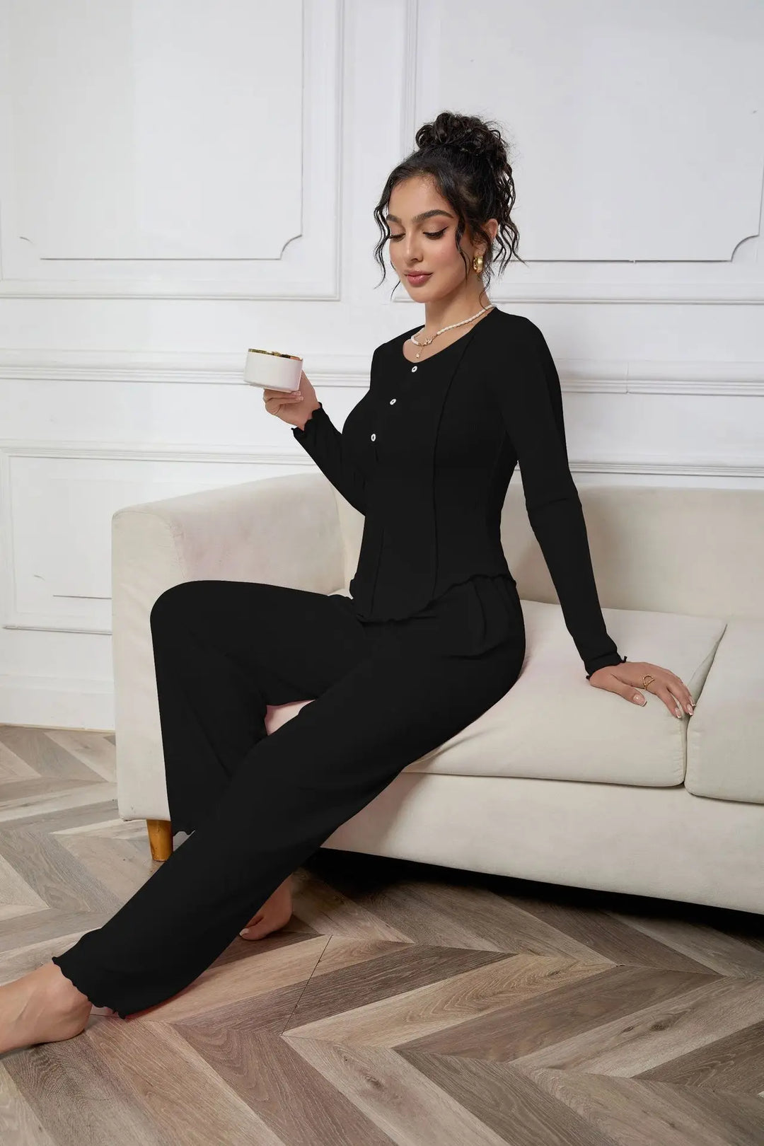 Pijama con pantalones largos y volantes