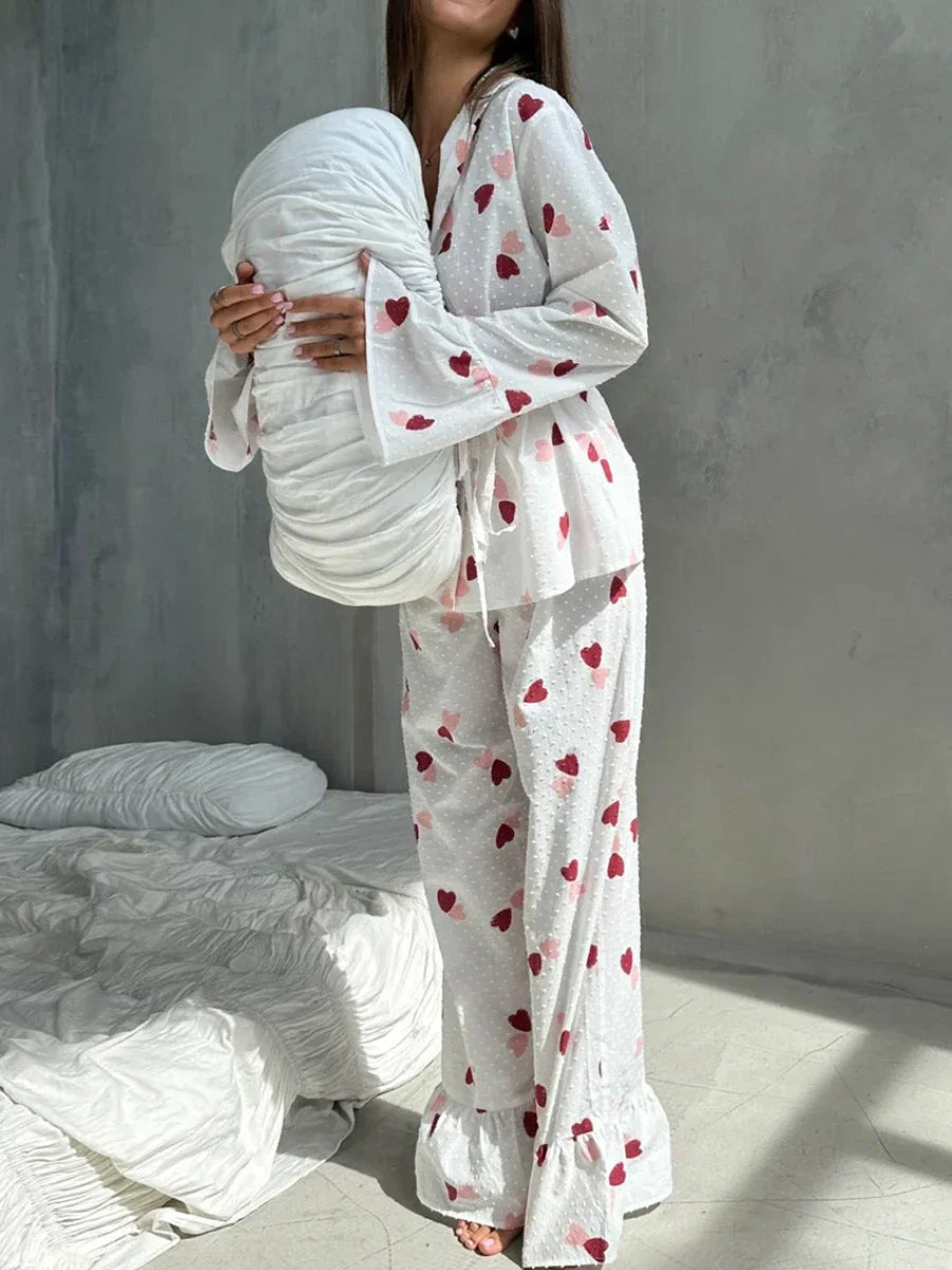 Pijama con manga ancha y corazoncitos
