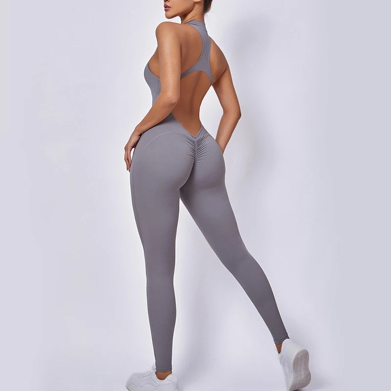 Mono deportivo con escote halter y cremallera