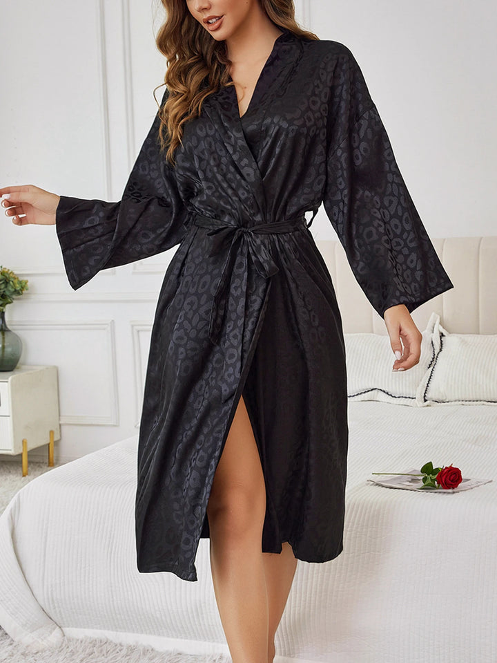 Bata negro con manchas de leopardo