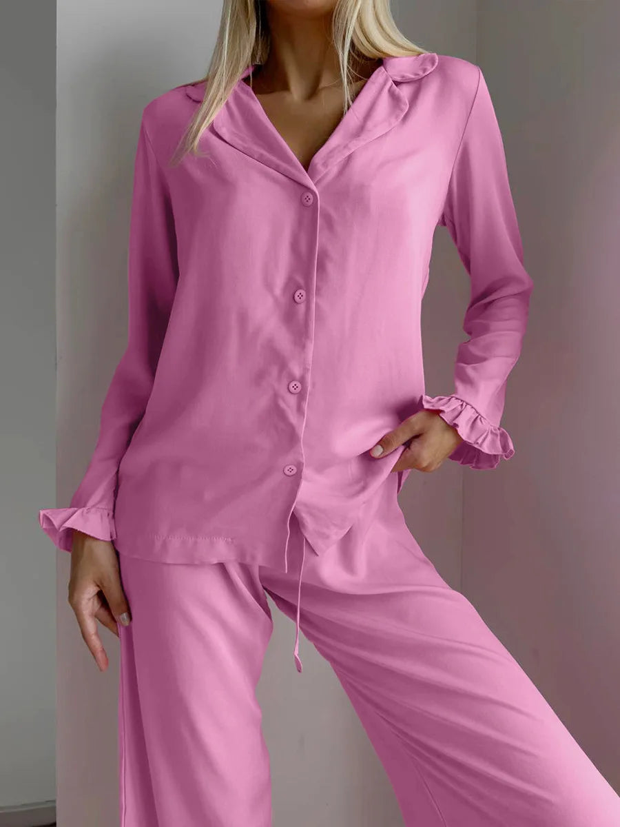 Pijama con camiseta y ribete de volantes