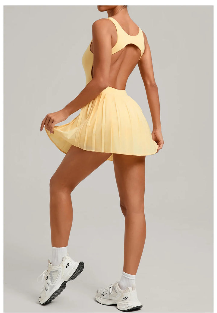 Vestido de tenis con espalda descubierta
