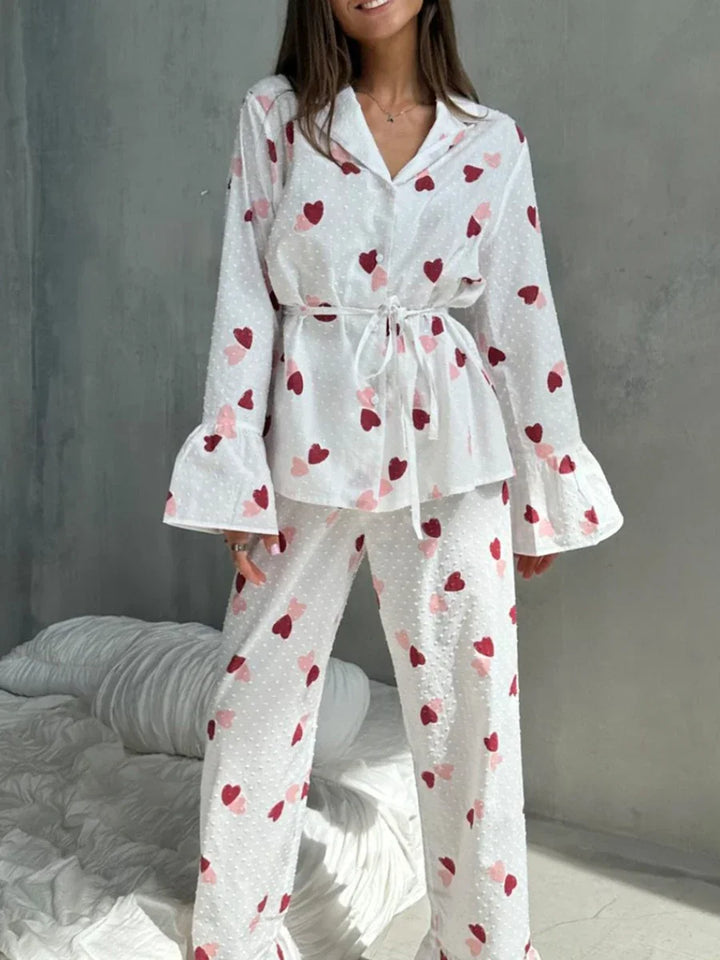Pijama con manga ancha y corazoncitos