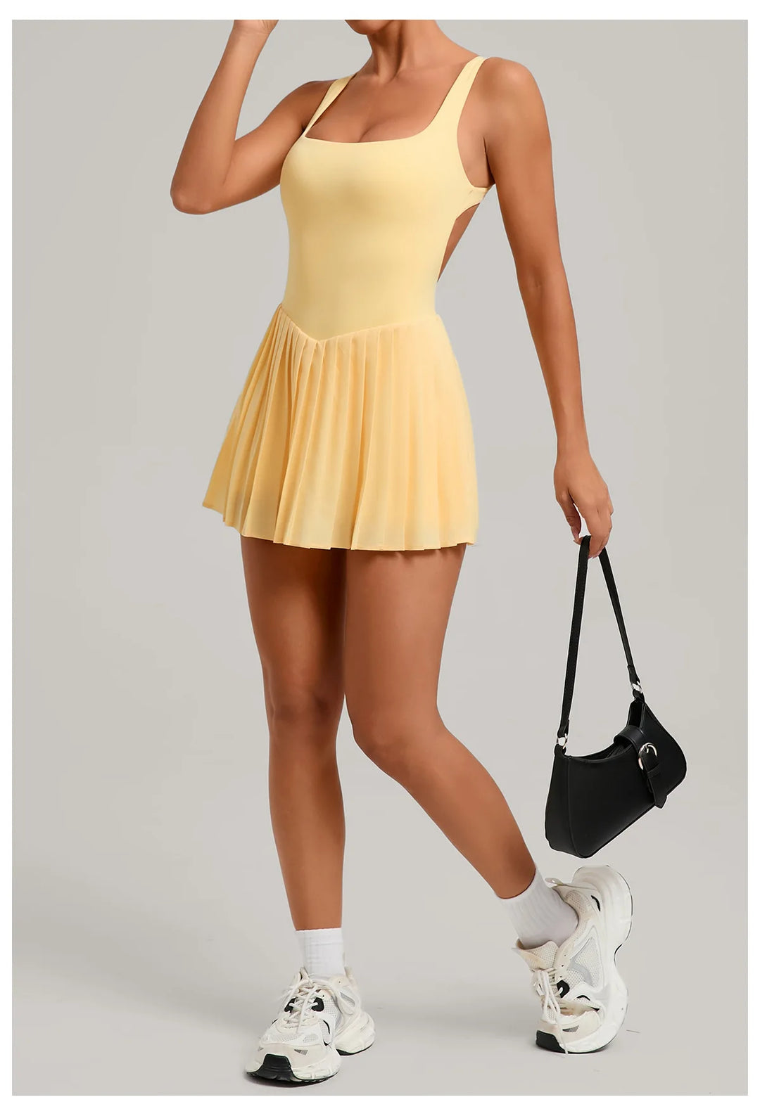 Vestido de tenis con espalda descubierta