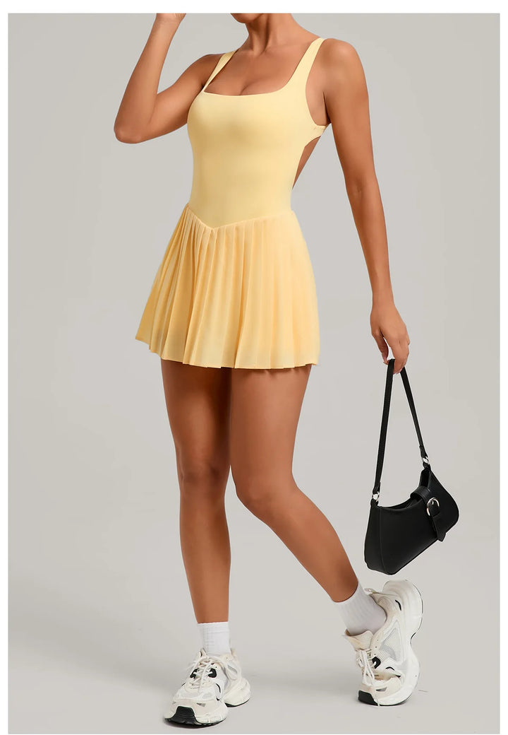 Vestido de tenis con espalda descubierta