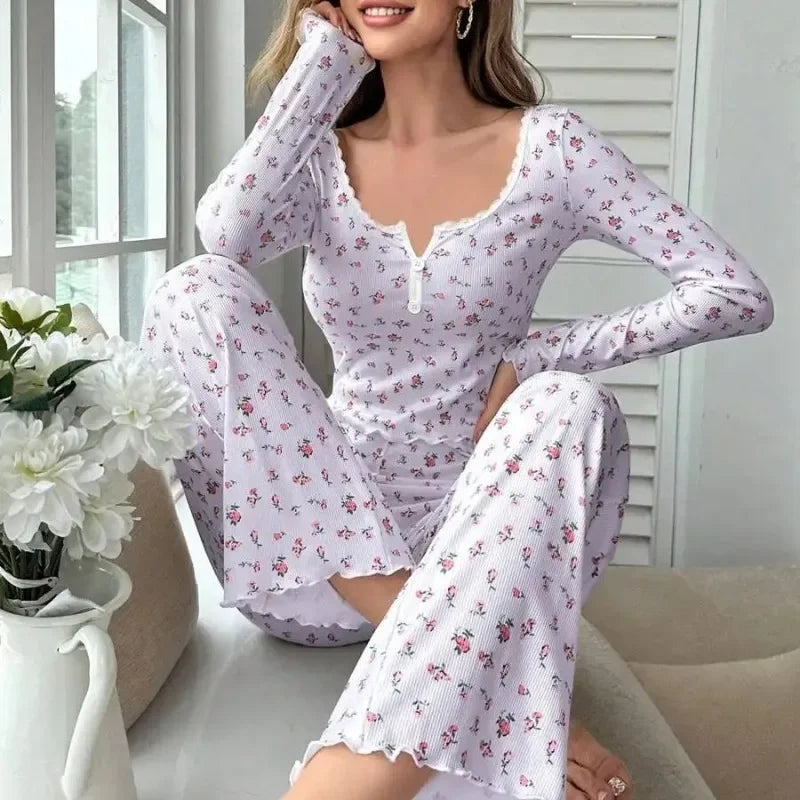 Pijama con estampado floral y pernera larga