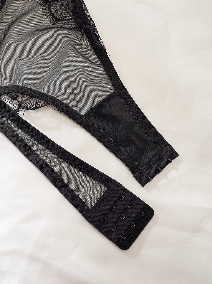 Body de malla con manga larga y ribete de encaje