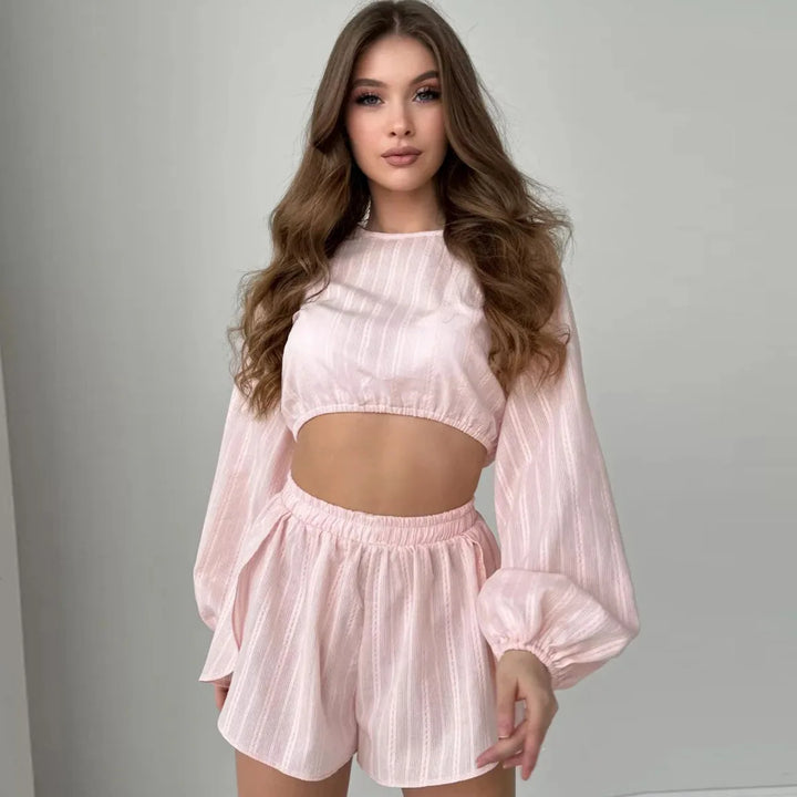 Pijama con manga abullonada y pantalones cortos