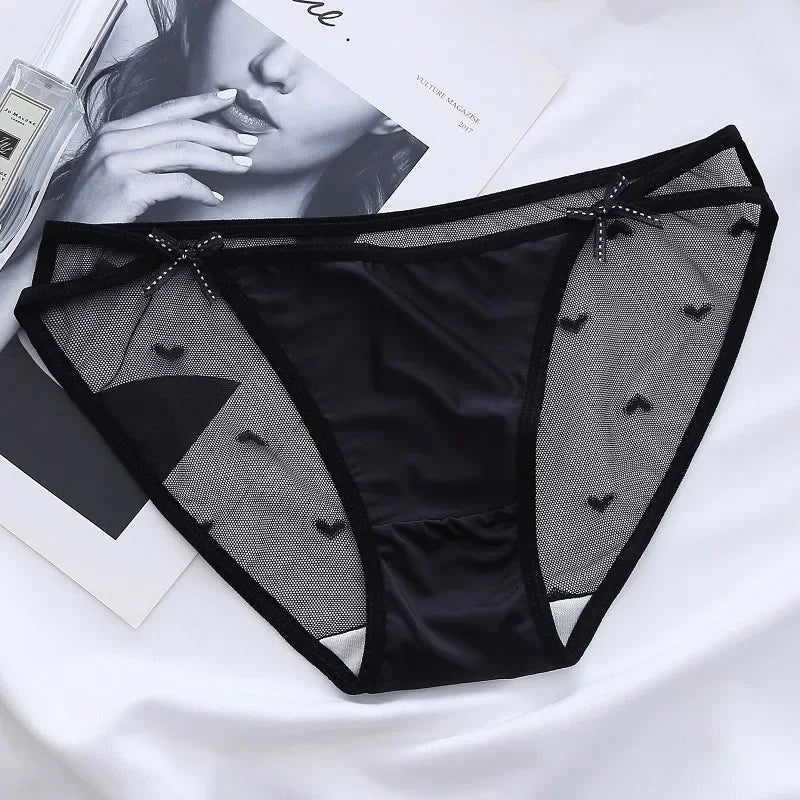 Braguita clásica de malla con corazoncitos