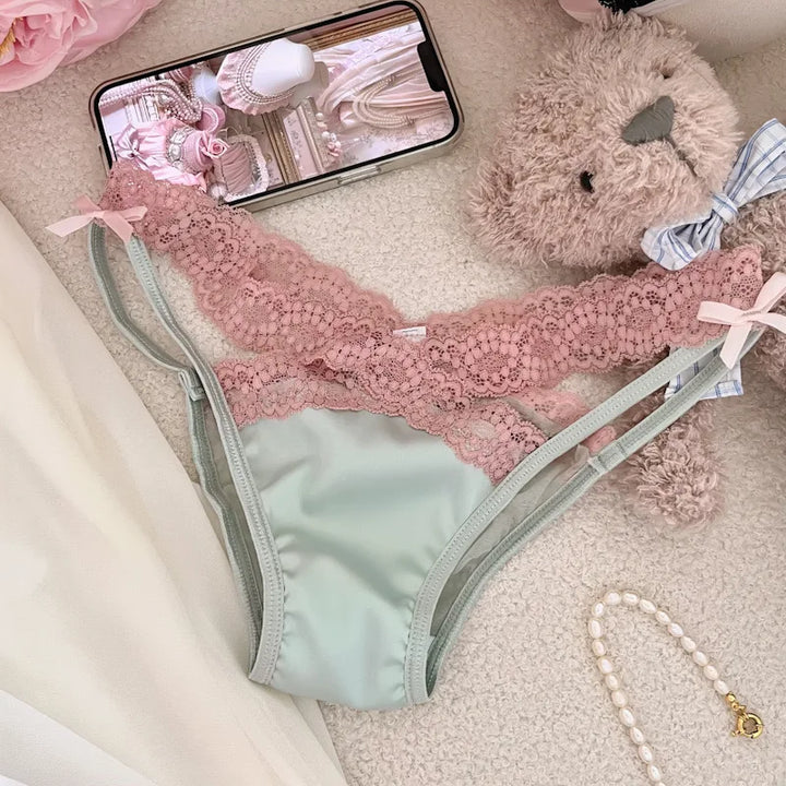 Braguita de raso con ribete de encaje