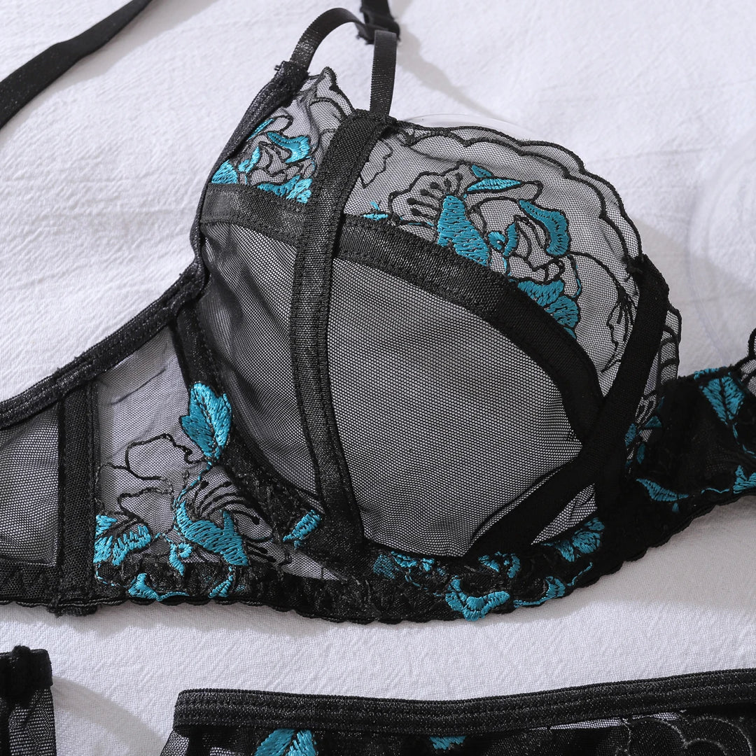 Conjunto de lencería de malla con guantes, medias y bordado de encaje azul