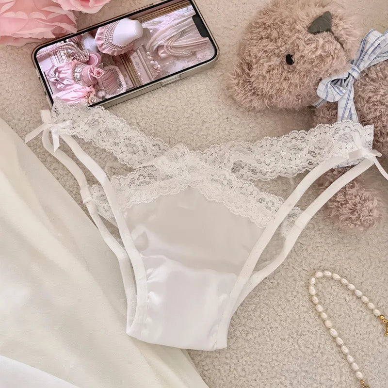 Braguita de raso con ribete de encaje