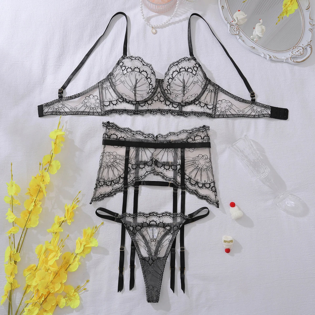 Conjunto de lencería de encaje elegante con liguero ancho