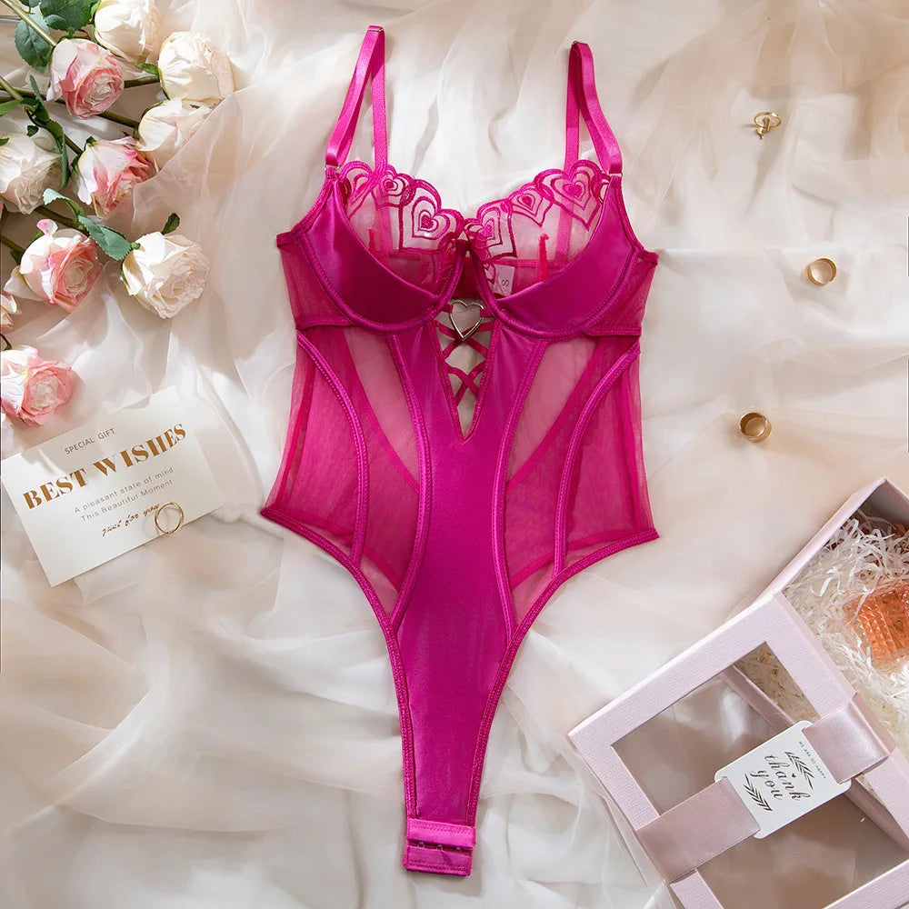 Body rosa con bordado de corazoncitos