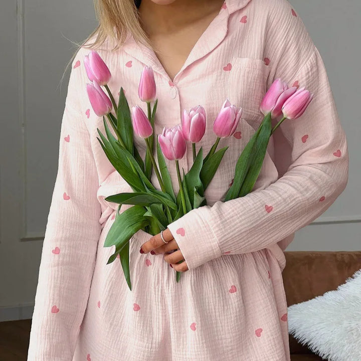 Conjunto de ropa de casa con corazoncitos y muselina