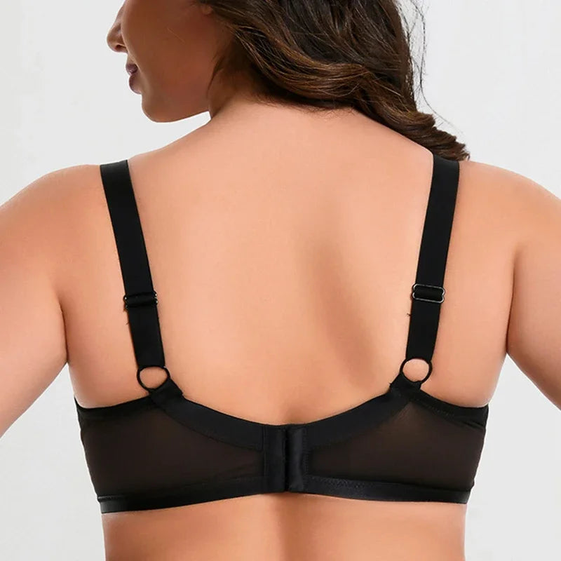 Sujetador semitransparente con bordado talla grande