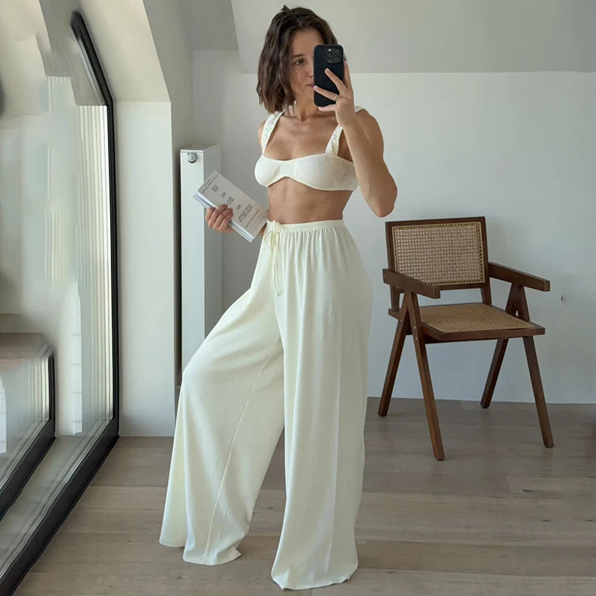 Conjunto beige con top y pantalones largos