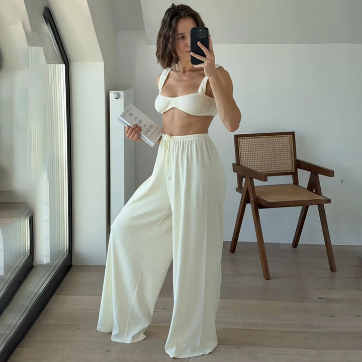 Conjunto beige con top y pantalones largos