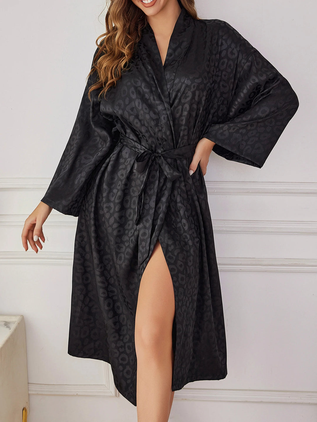 Bata negro con manchas de leopardo