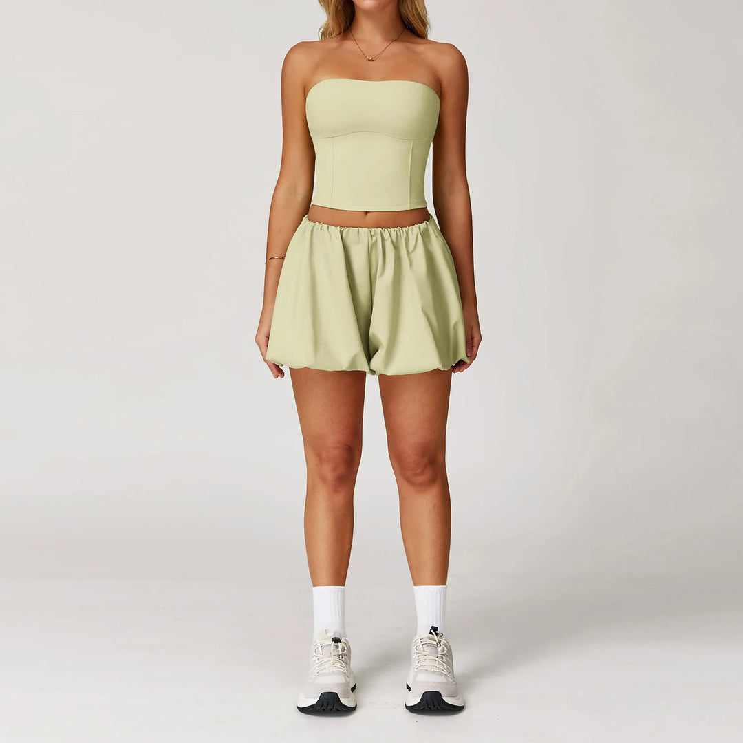 Traje deportivo de dos piezas con hombros descubiertos