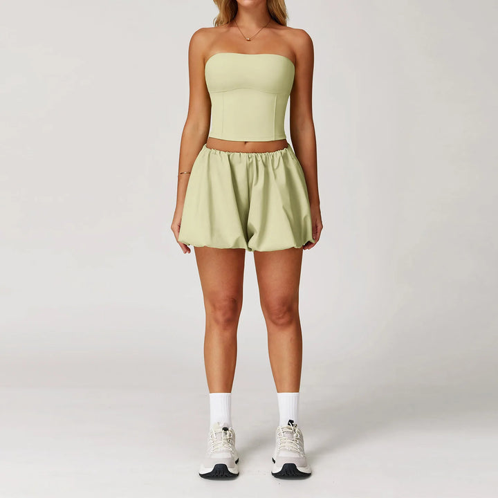 Traje deportivo de dos piezas con hombros descubiertos