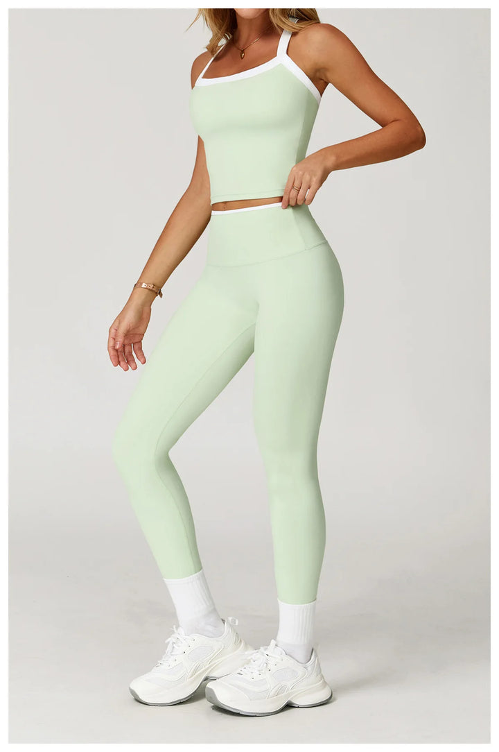 Conjunto deportivo con leggings y ribete blanco