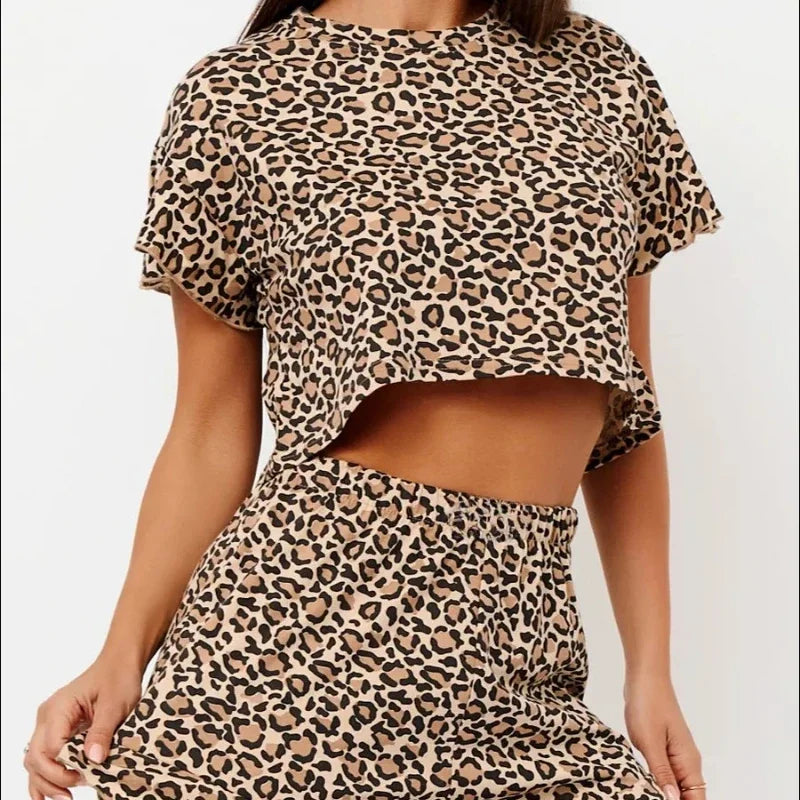 Pijama corto con estampado de leopardo
