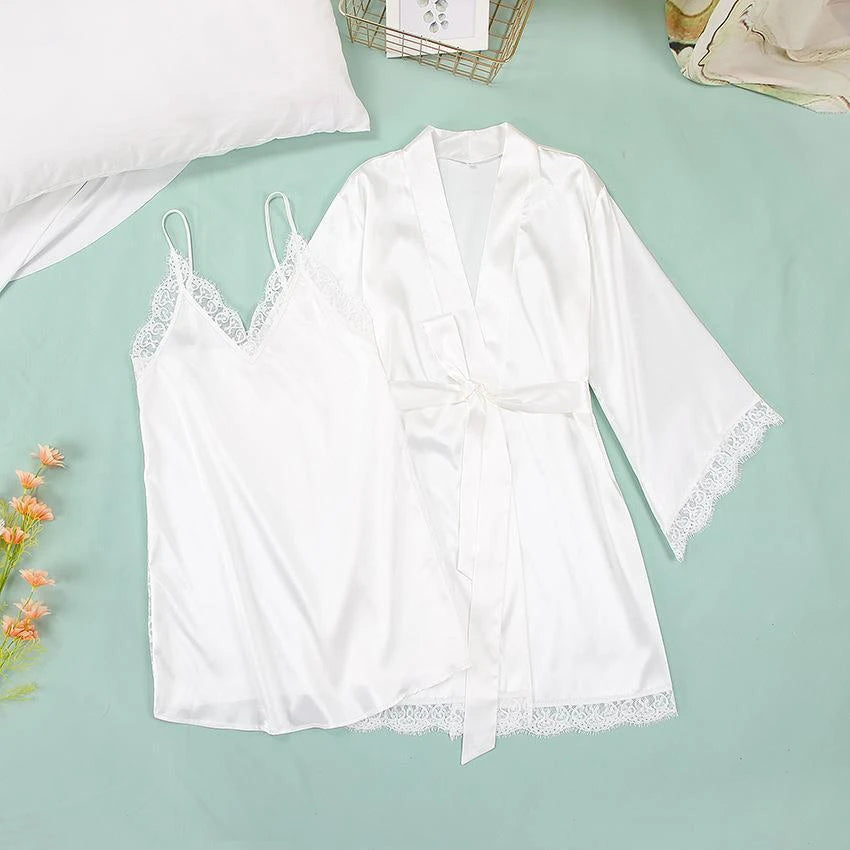 Camisón de noche de bodas con bata de raso