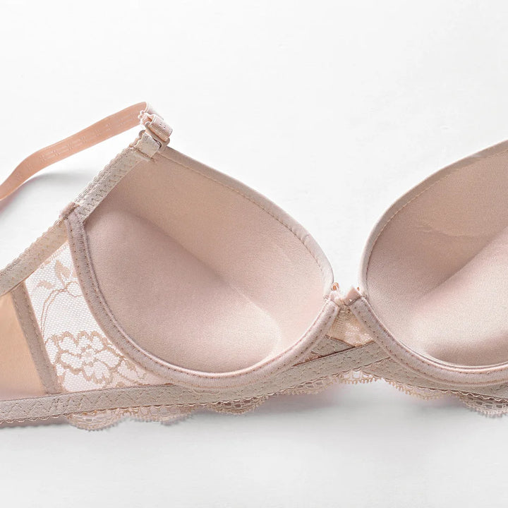 Sujetador de mujer con aros y lacito