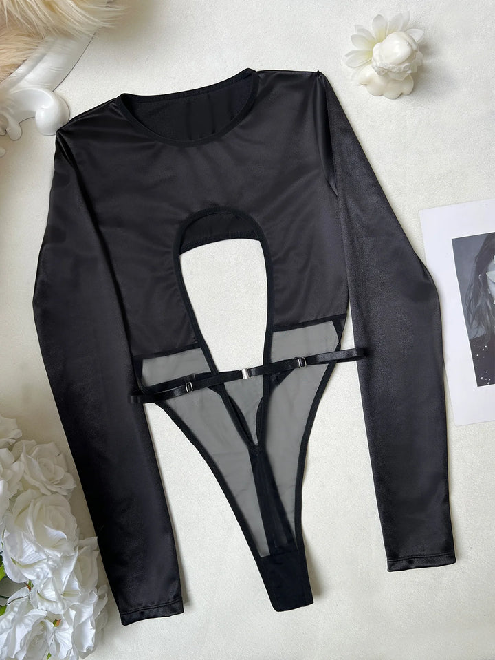 Body negro con abertura y manga larga