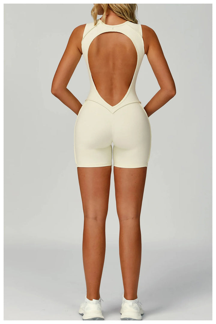 Mono deportivo con costuras estilo corto