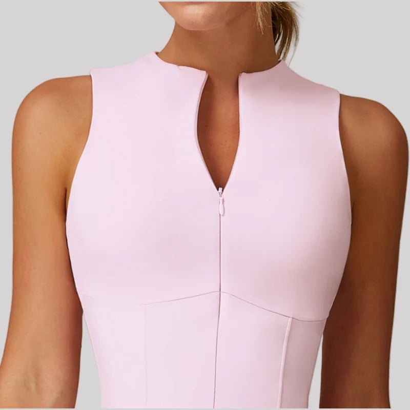 Vestido deportivo con cremallera y pantalones escondidos