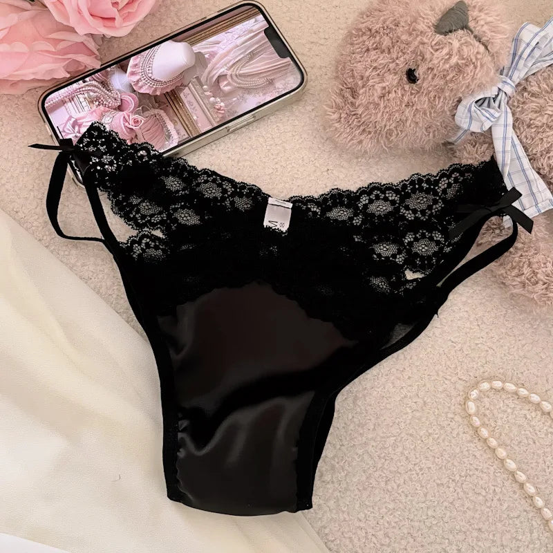 Braguita de raso con ribete de encaje