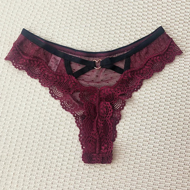 Braguita de encaje con corazoncito