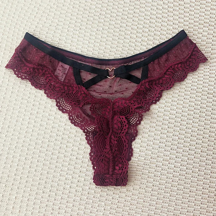 Braguita de encaje con corazoncito