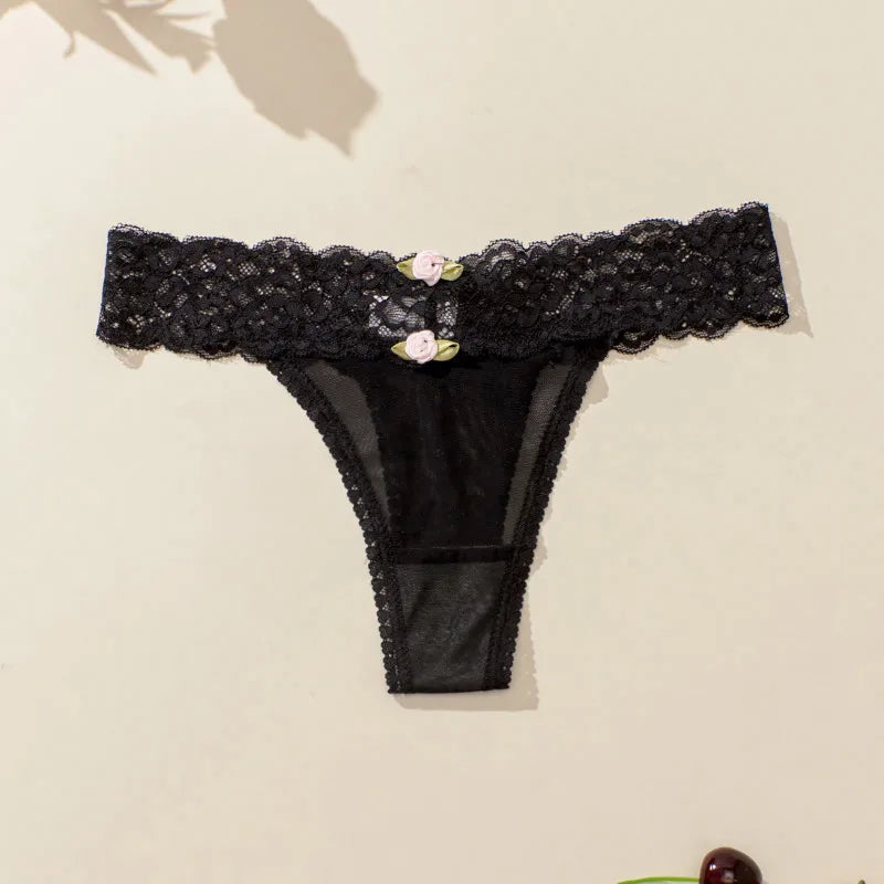 Tanga con encaje y ribete de flores