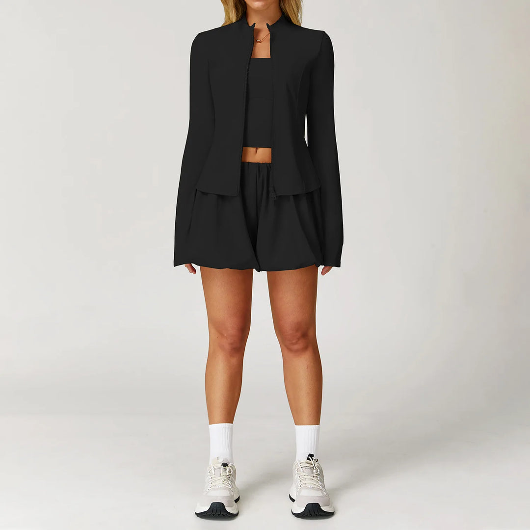 Traje deportivo de tres piezas con pantalones cortos