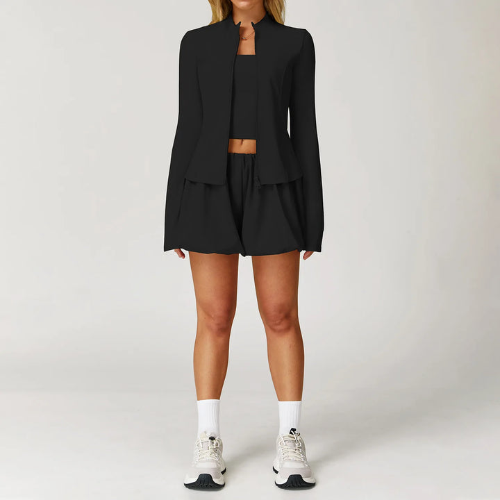 Traje deportivo de tres piezas con pantalones cortos