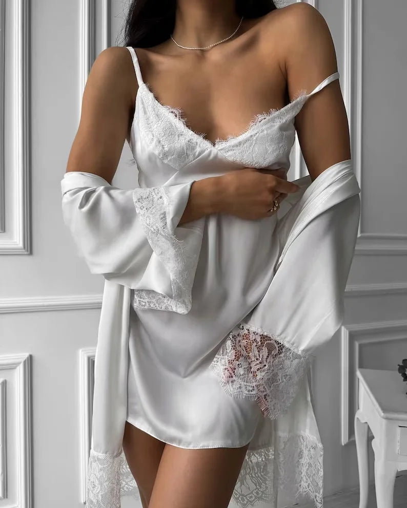 Lencería de raso de noche de bodas