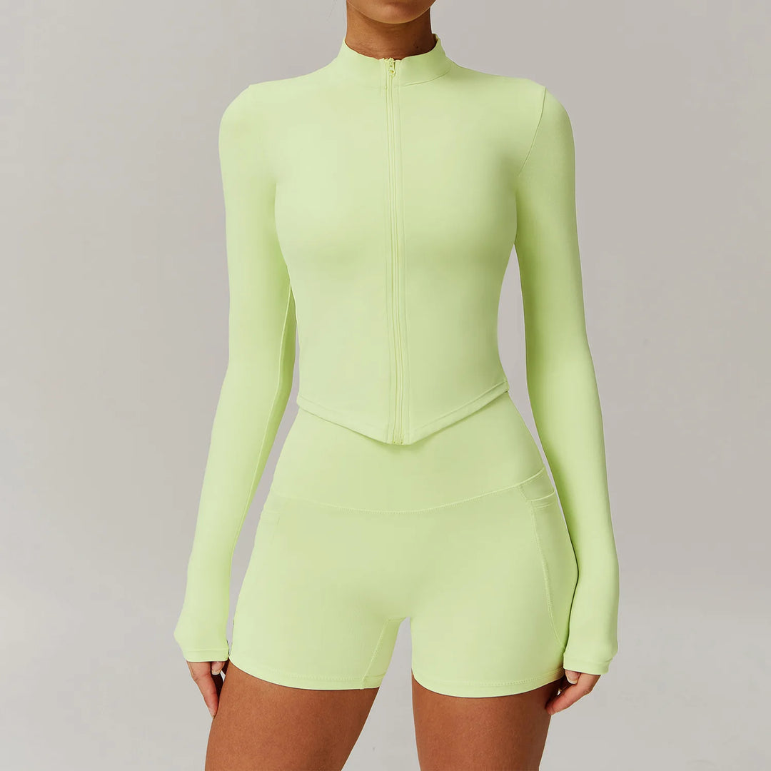 Conjunto deportivo con sudadera estilo triangular y mallas