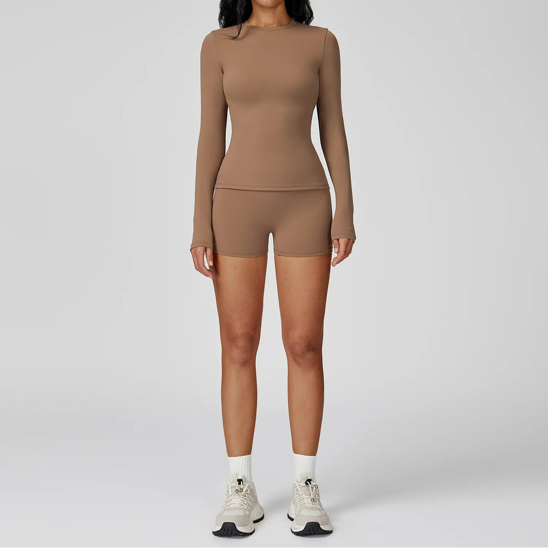 Traje deportivo con manga larga y pernera corta